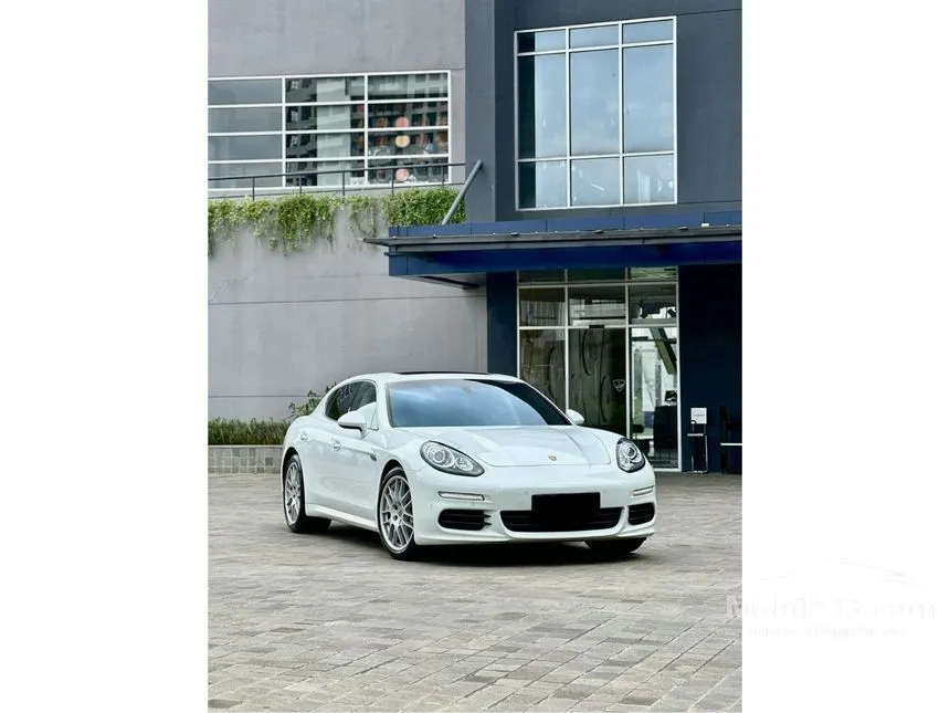 2015 Porsche Panamera S Hatchback