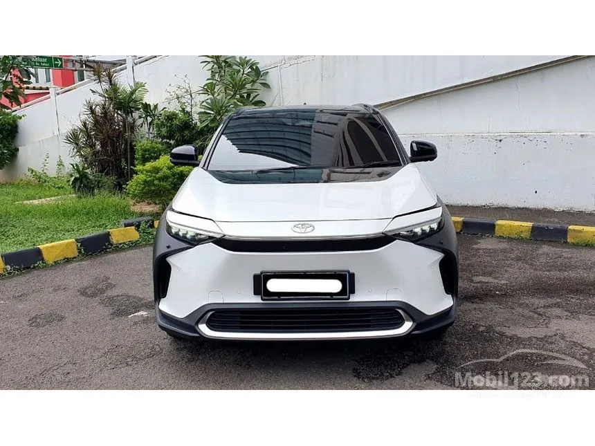 Jual Mobil Toyota BZ4X 2023 di DKI Jakarta Automatic Wagon Putih Rp 890.000.000