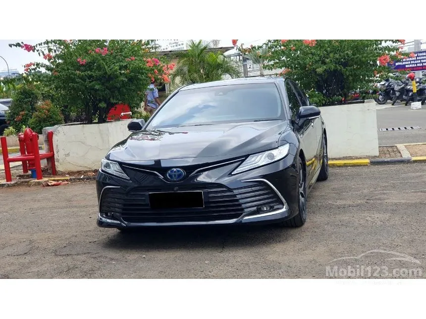 2022 Toyota Camry Hybrid Sedan