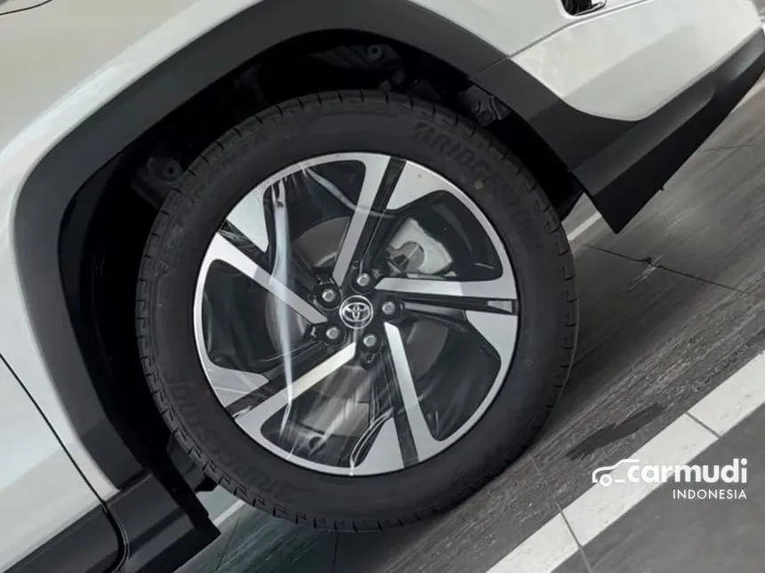 2025 Toyota Yaris Cross S HV SUV