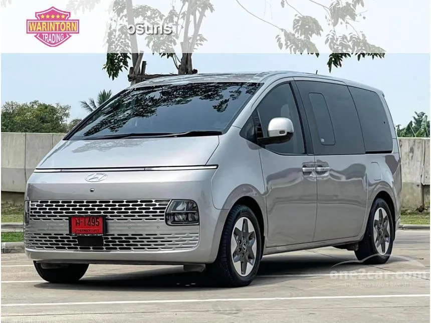 2022 Hyundai Staria SEL Van