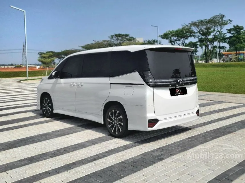 2023 Toyota Voxy (Premium Color) MPV