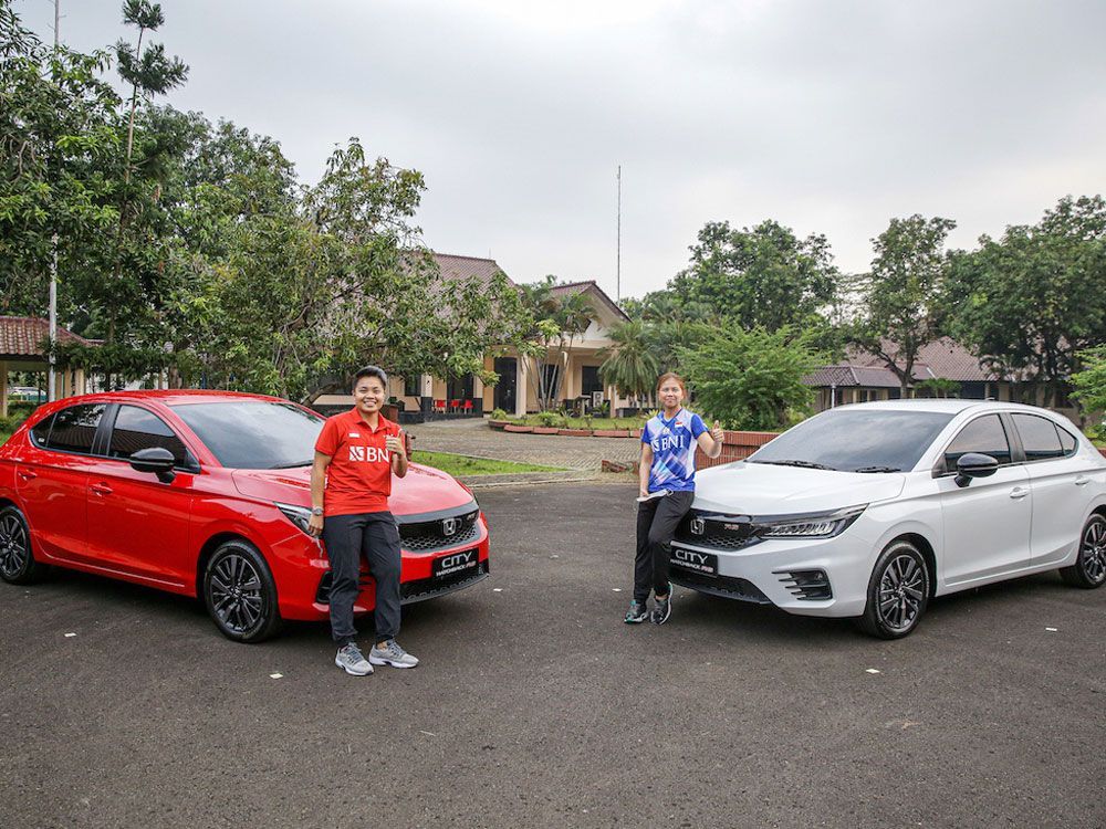 Honda Serahkan City Hatchback ke Apriyani Rahayu/Greysia Polii