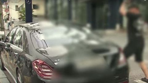 Kesal Pada Dealer, Pemilik Hancurkan Mercedes-Benz S63 AMG
