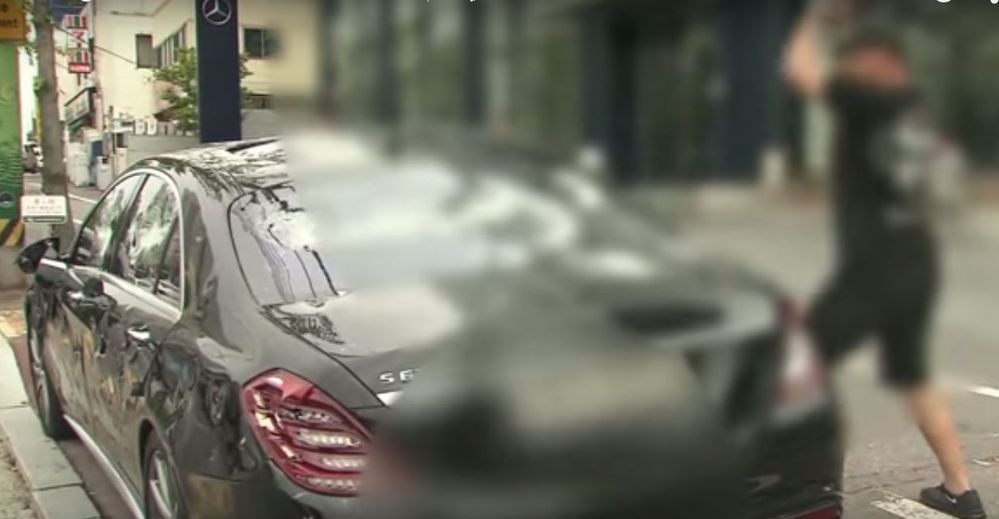 Kesal Pada Dealer, Pemilik Hancurkan Mercedes-Benz S63 AMG