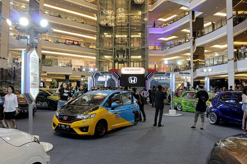 Mall Taman Anggrek Dibanjiri Modifikasi Honda Jazz dan Brio 2