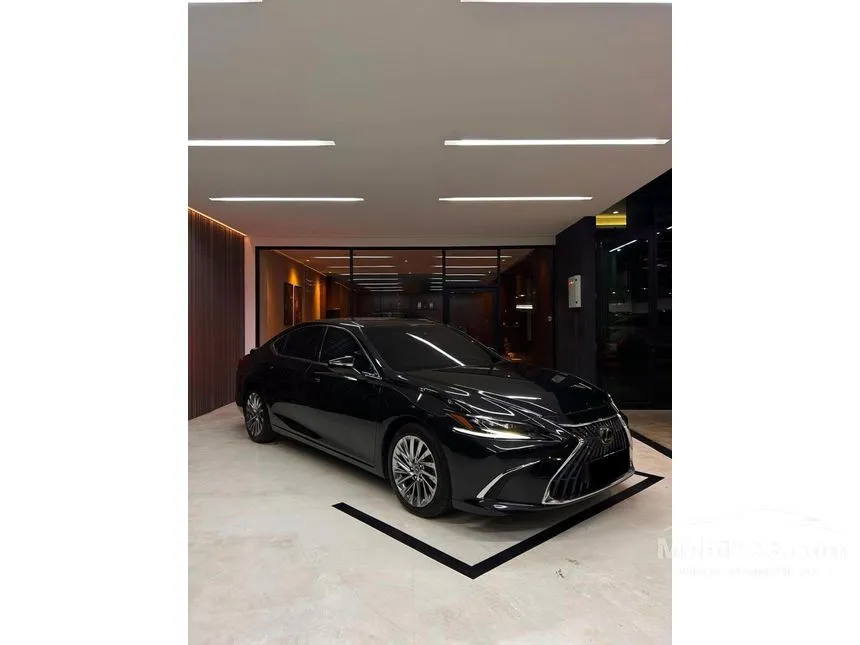 2023 Lexus ES 300h Ultra Luxury Sedan