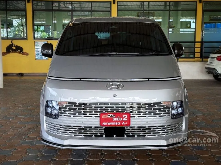 2024 Hyundai Staria SEL Van