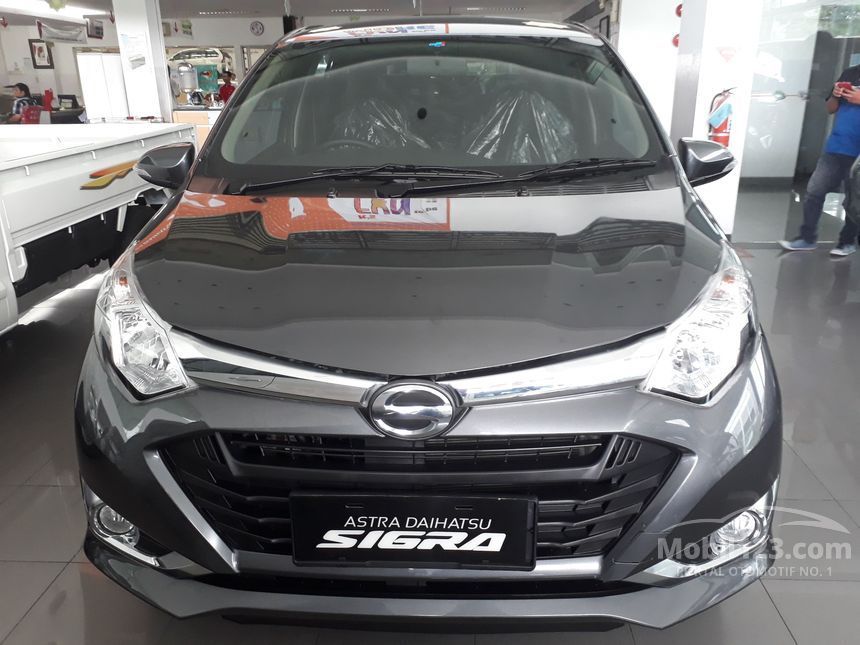 Jual Mobil  Daihatsu Sigra  2019 R 1 2 di Jawa Timur Manual 