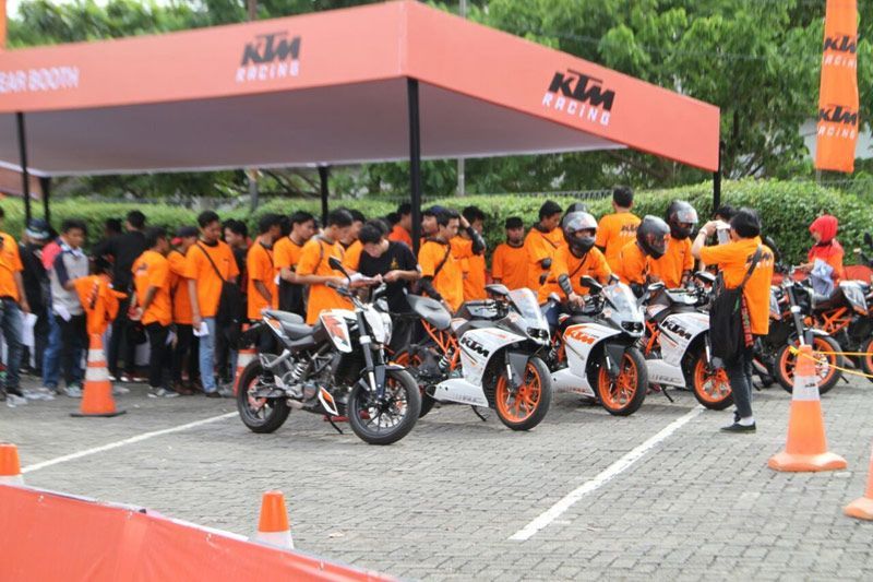 Komunitas KTM Ramaikan Orange Day Jakarta 2016 2