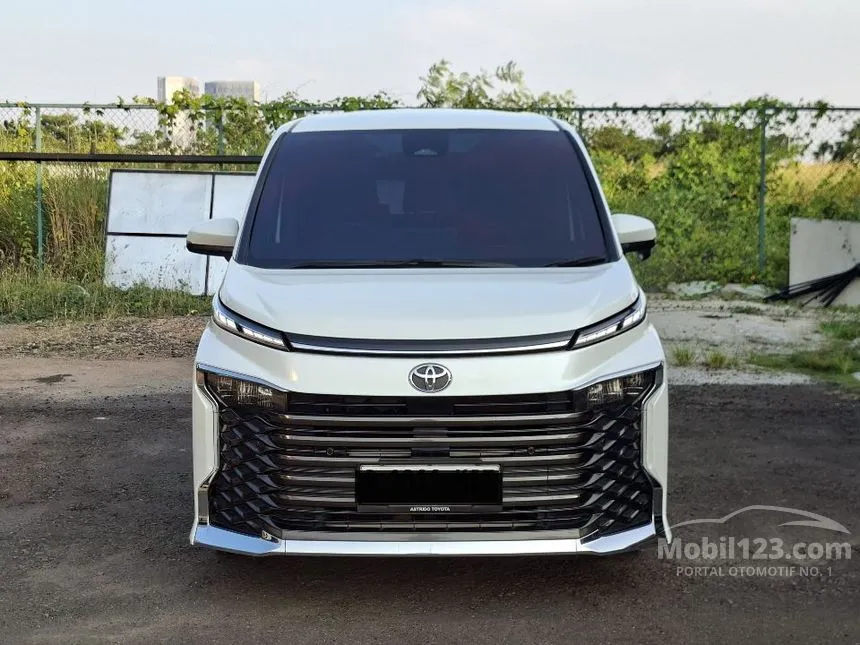 2025 Toyota Voxy (Premium Color) MPV