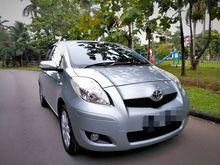 2011 Toyota Yaris 1.5 J AT silver DP ringan siap pakai