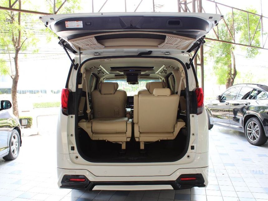 2017 Toyota Alphard Executive Lounge Van