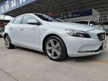 2015 Volvo V40 2.0 (ปี 13-16) Base Spec Wagon AT