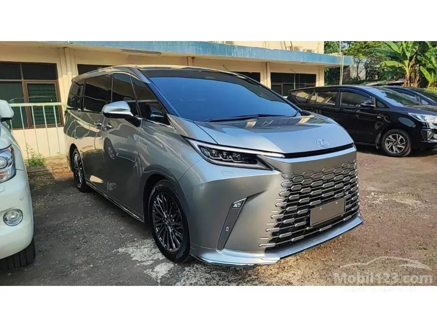 2024 Lexus LM 350 7 Seater MPV
