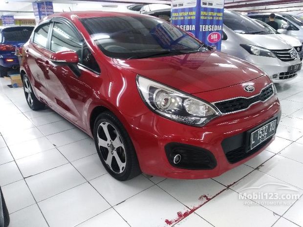 KIA Rio Mobil bekas dijual di Jawa-timur Indonesia 