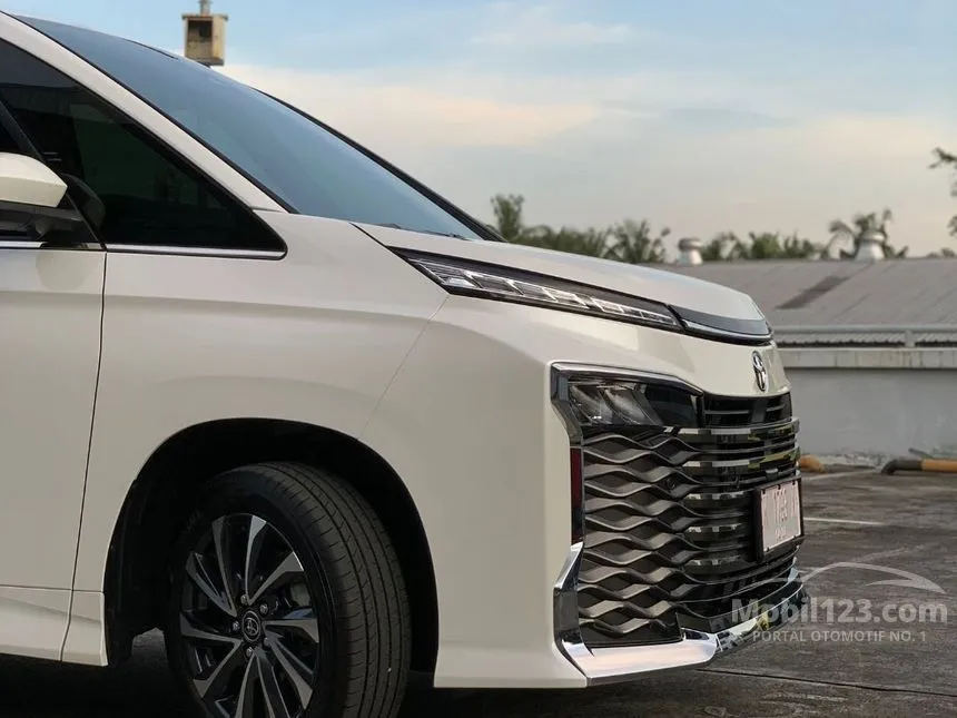 2023 Toyota Voxy (Premium Color) MPV