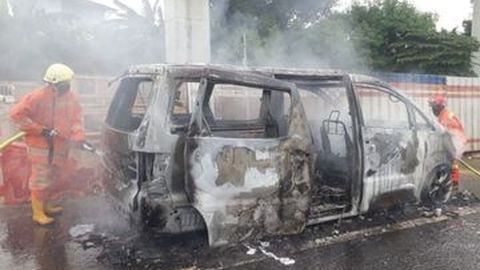Insiden Mobil Diduga Korslet Terbakar di Tol Sedang Marak Terjadi
