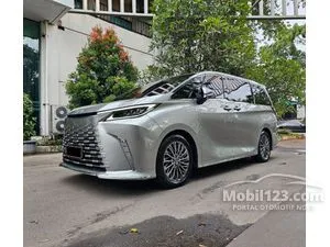 2025 Lexus LM 350h 2.5 7 Seater MPV