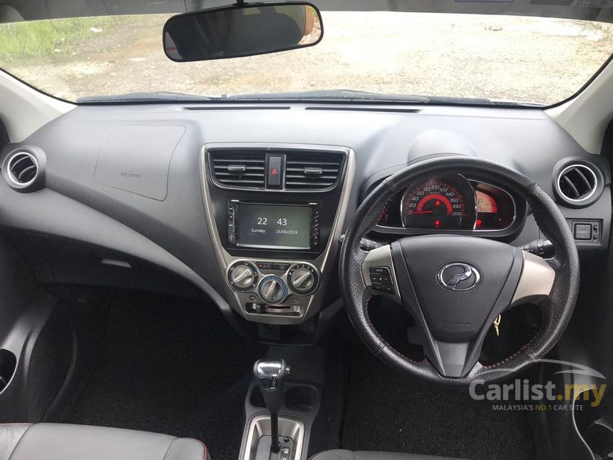 Perodua Axia 2015 Advance 1.0 in Johor Automatic Hatchback 