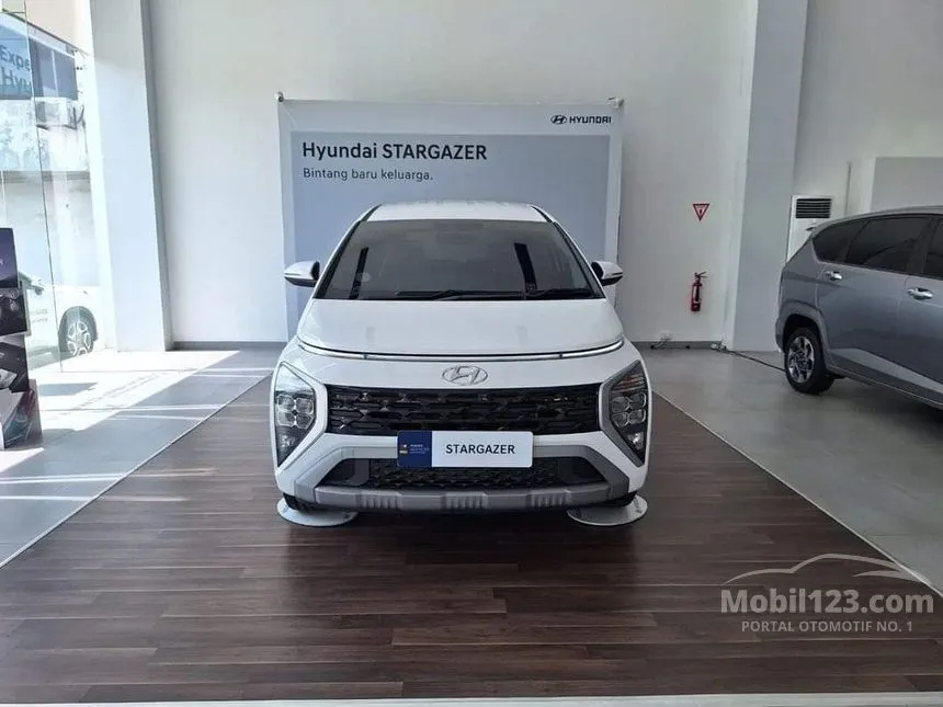 Jual Mobil Hyundai Stargazer 2023 Trend 1.5 di Banten Automatic Wagon Putih Rp 259.500.000