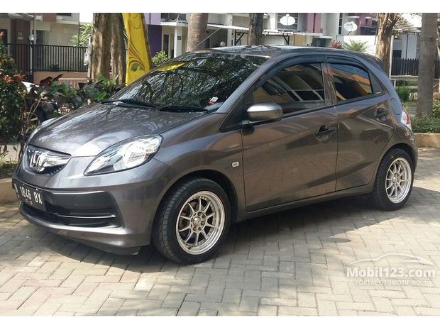 Honda Brio Mobil bekas dijual di Malang Jawa-timur Honda Brio Mobil bekas dijual di Malang Jawa-timur