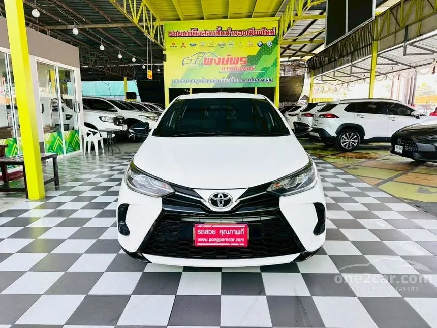 2020 Toyota YARIS Mid Hatchback