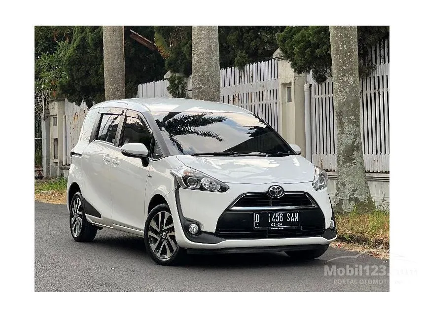 Jual Mobil Toyota Sienta 2018 V 1.5 di Jawa Barat Automatic MPV Putih Rp 199.000.000