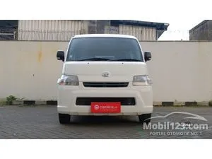 2022 Daihatsu Gran Max 1.5 Mini Bus D PS Van