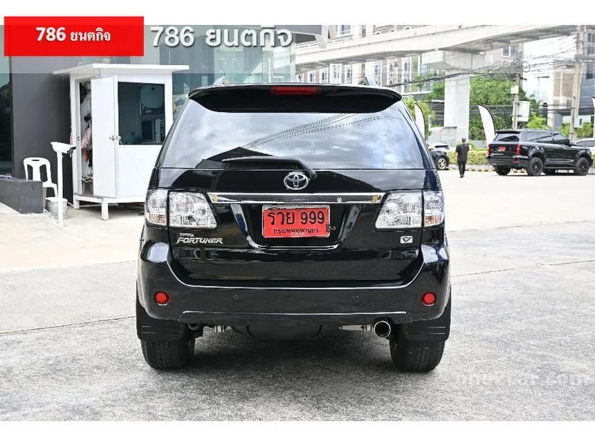 2011 Toyota FORTUNER V SUV