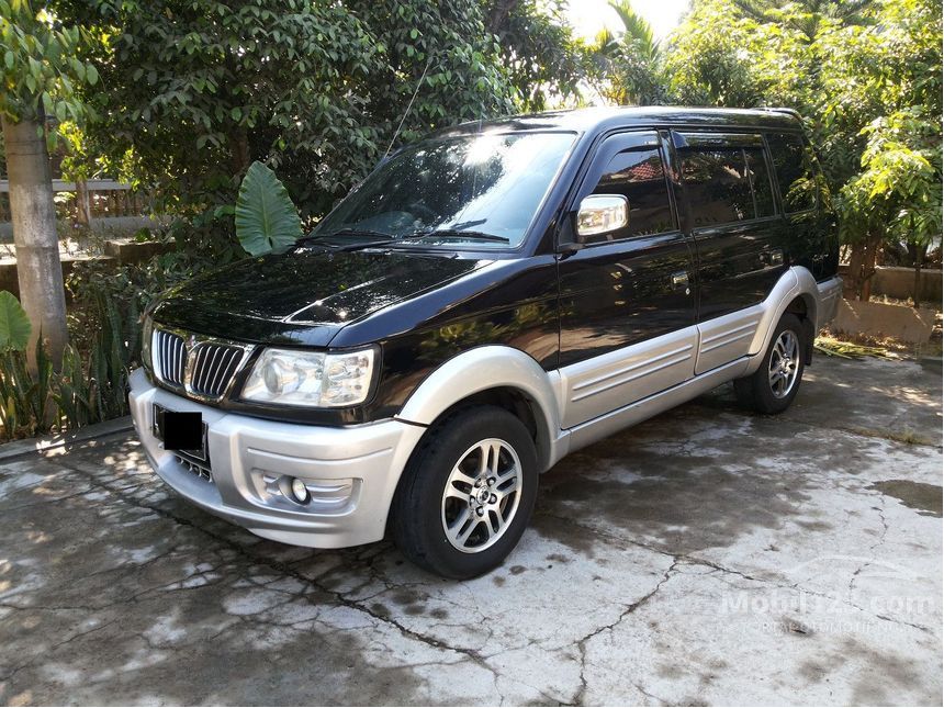 2002 Mitsubishi Kuda Grandia MPV