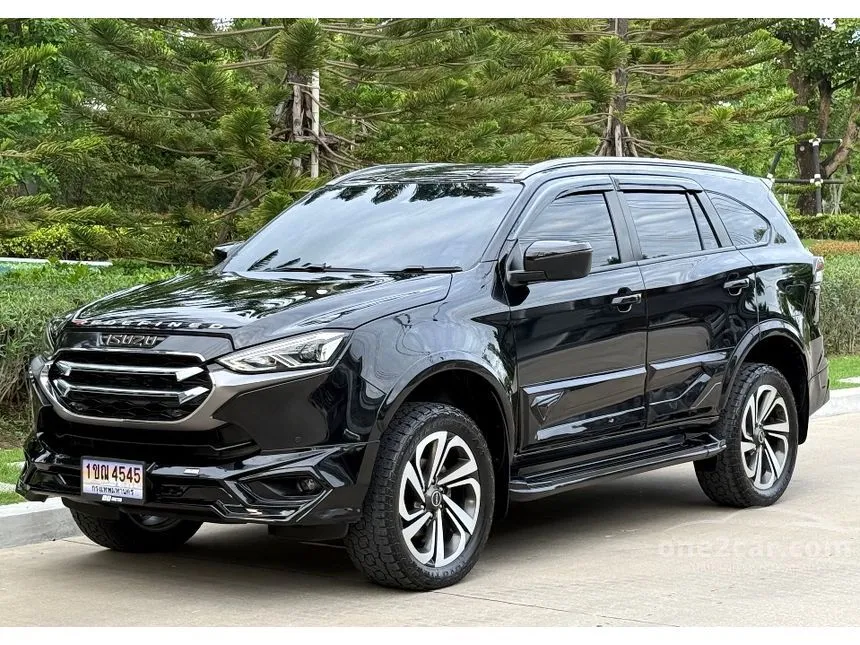 2022 Isuzu MU-X Ultimate SUV