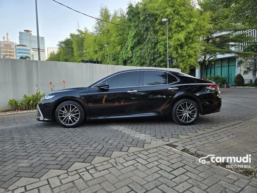 2022 Toyota Camry V Sedan