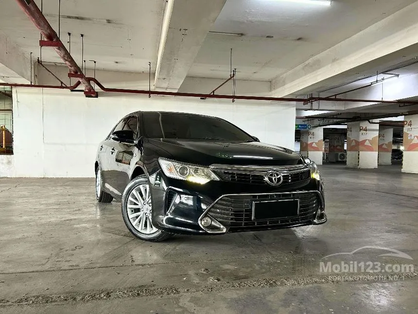 2016 Toyota Camry V Sedan