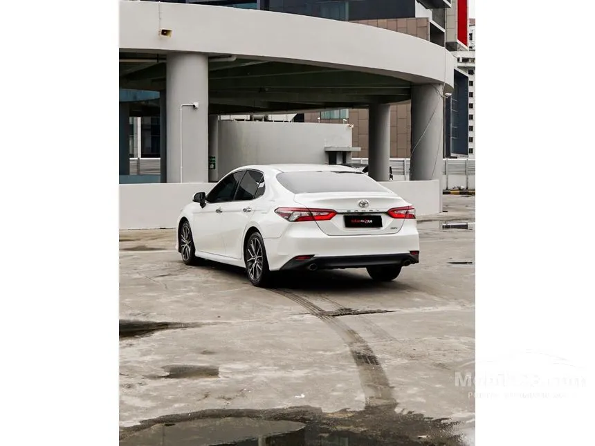 2022 Toyota Camry V Sedan