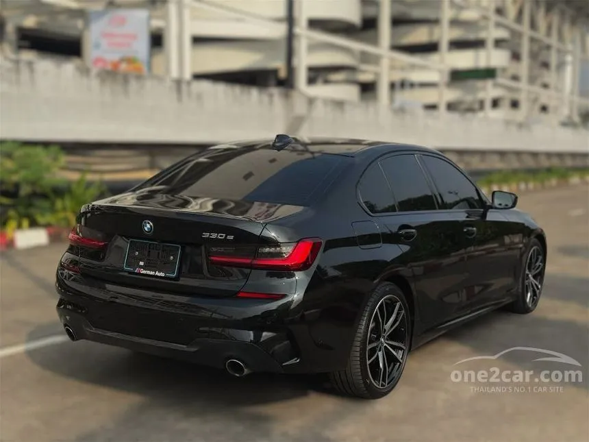 2021 BMW 330e M Sport Sedan