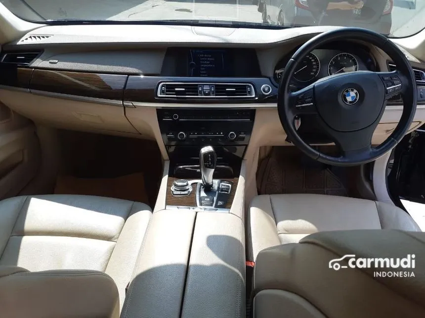 2010 BMW 730Li Comfort Sedan