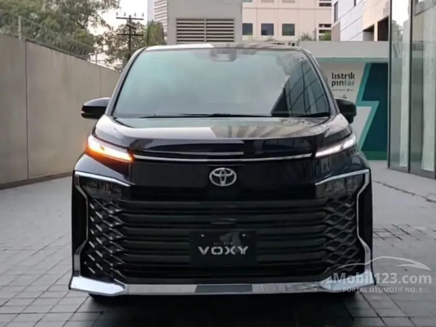 Jual Mobil Toyota Voxy 2024 2.0 di Jawa Barat Automatic Van Wagon Hitam Rp 606.000.000