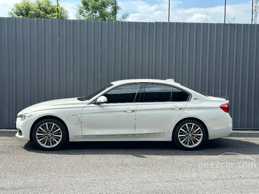 2017 BMW 330e Luxury Sedan