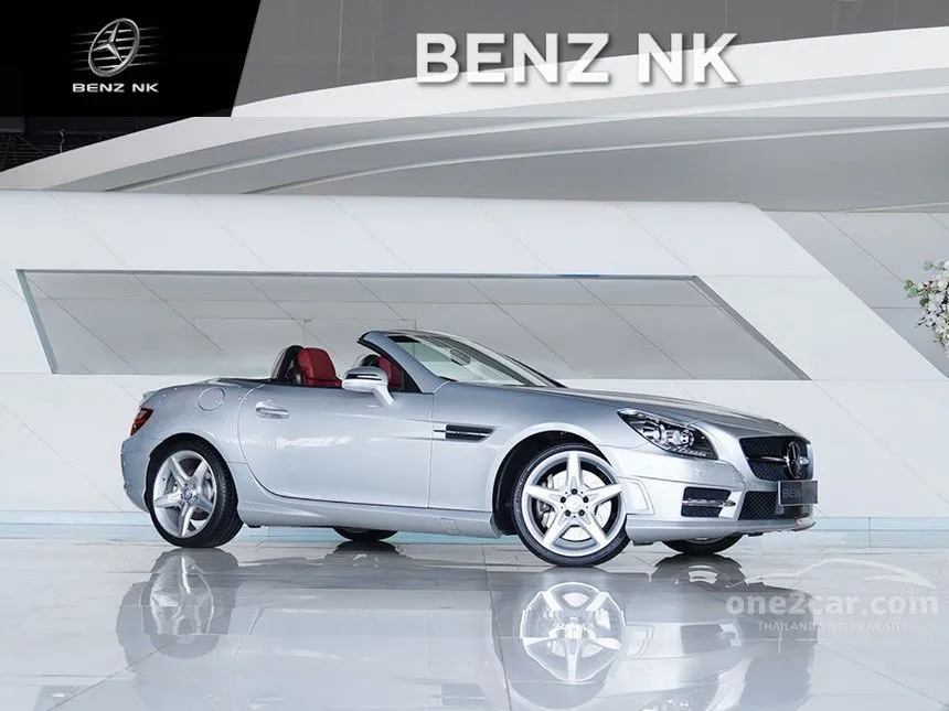 2013 Mercedes-Benz SLK200 AMG Dynamic BlueEFFICIENCY Convertible