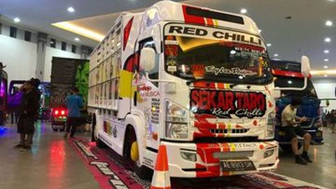 Modifikasi Isuzu ELF Ramaikan Jogjakarta Truck Festival 2018