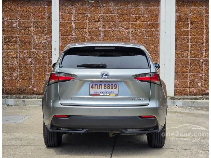 2015 Lexus IS300h Luxury Sedan