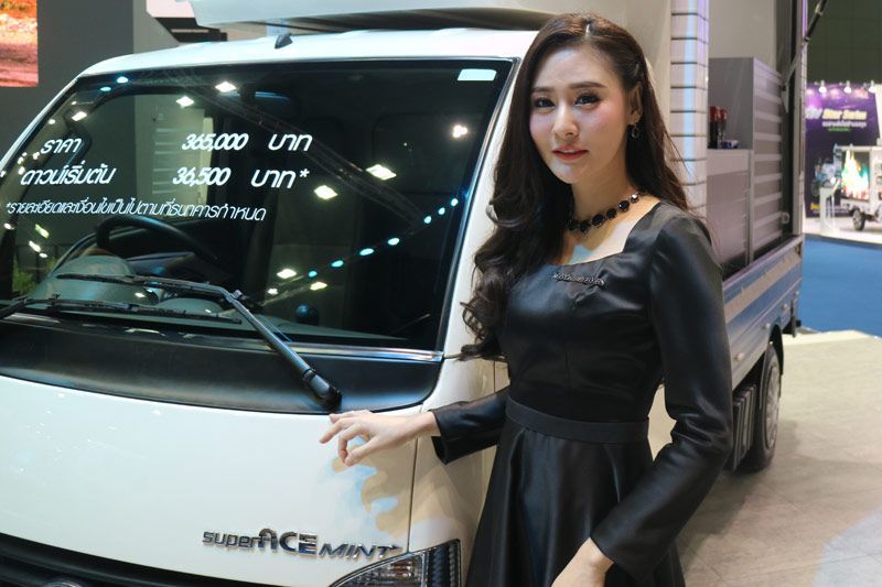 Lihat Cewek Seksi Bangkok Motor Show 2017 11
