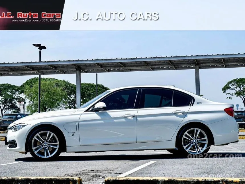 2019 BMW 330e Sedan