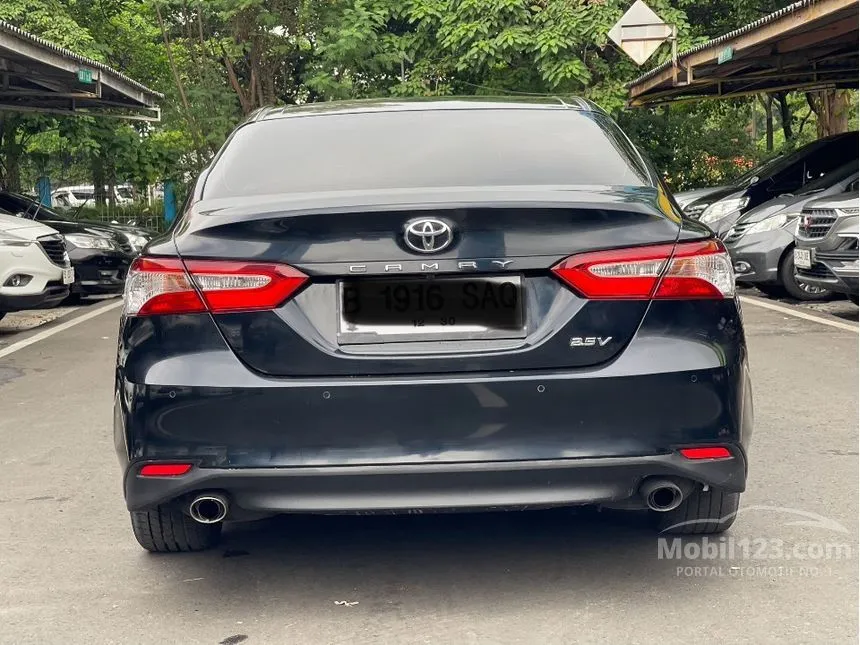 2020 Toyota Camry V Sedan