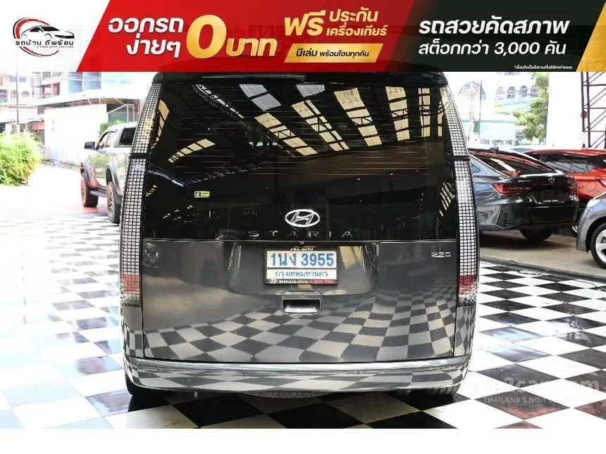 2022 Hyundai Staria SEL Van