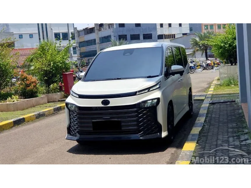 2022 Toyota Voxy (Premium Color) MPV