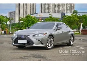 2020 Lexus ES 300h 2.5 Ultra Luxury Sedan