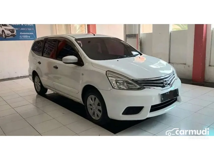 Jual Mobil Nissan Grand Livina 2013 SV 1.5 di Jawa Timur Automatic MPV Putih Rp 102.000.000