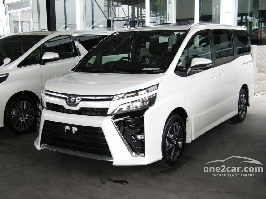 Toyota voxy 2019 фото